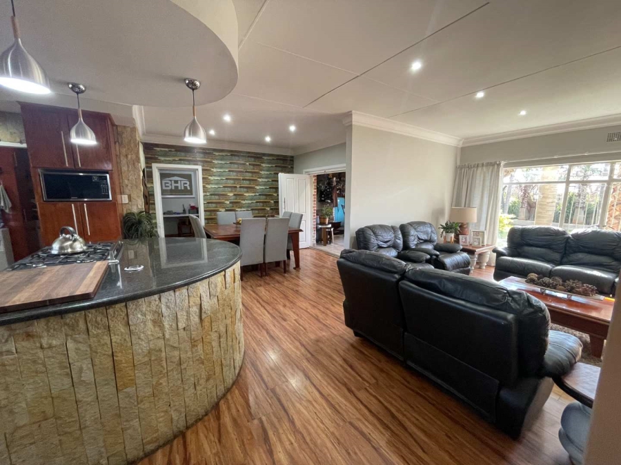 5 Bedroom Property for Sale in Universitas Free State